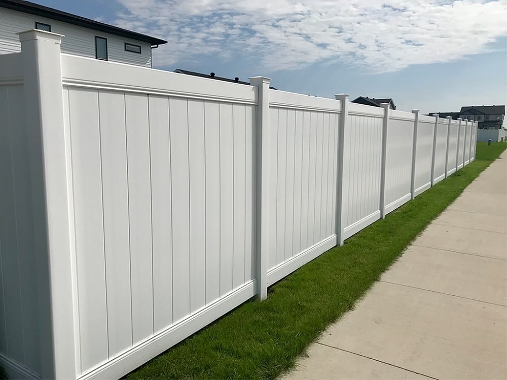 Home Fencing Guide – Compare Options & Make a Smart Choice